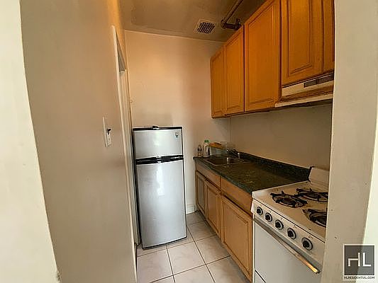 3rd image of 25 W 126th St APT 6