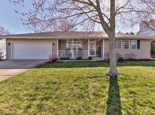 412 Laurel Dr, Saint Joseph, IL