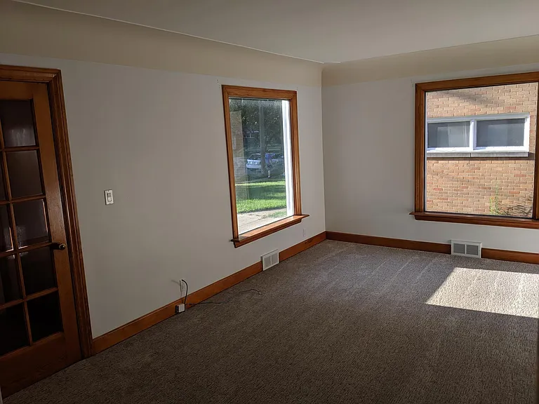 251 Plymouth Ave NE — Photo 3