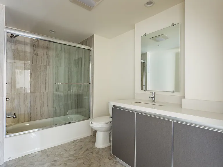 1450 S Barrington Ave — Photo 32