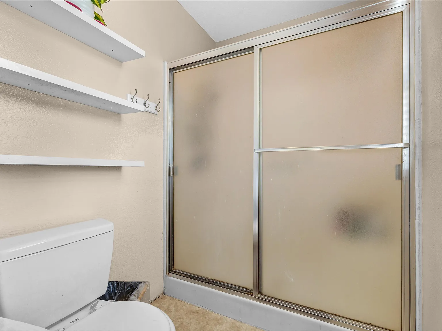 3 bed, 2.5 bath, 1472 sqft, $3,999 — Photo 3