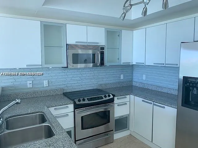 2000 Bay Dr #403 — Photo 9