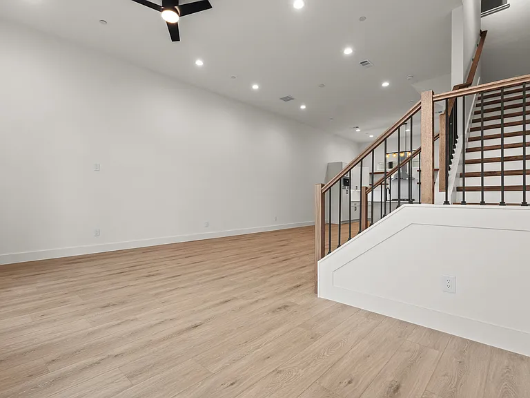 2203 Hondo Ave #303 — Photo 36