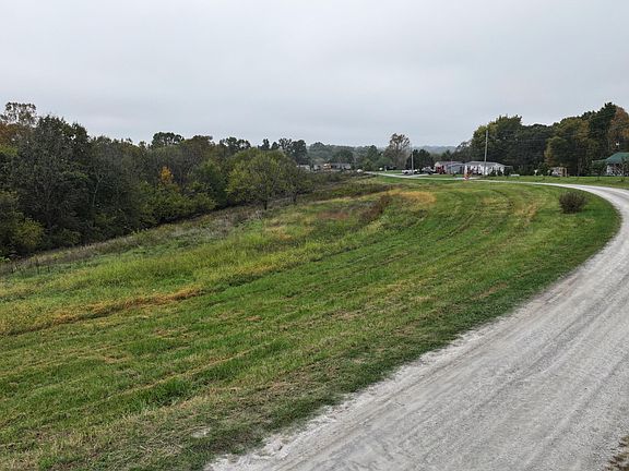 5th image of 55 Hawthorne Ln