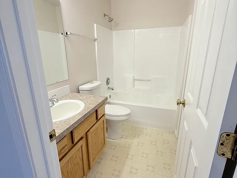 14031 Carolina St — Photo 16
