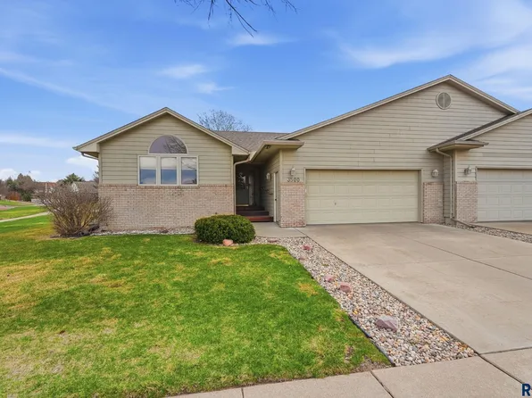 3500 E Kris Dr, Sioux Falls, SD 57103