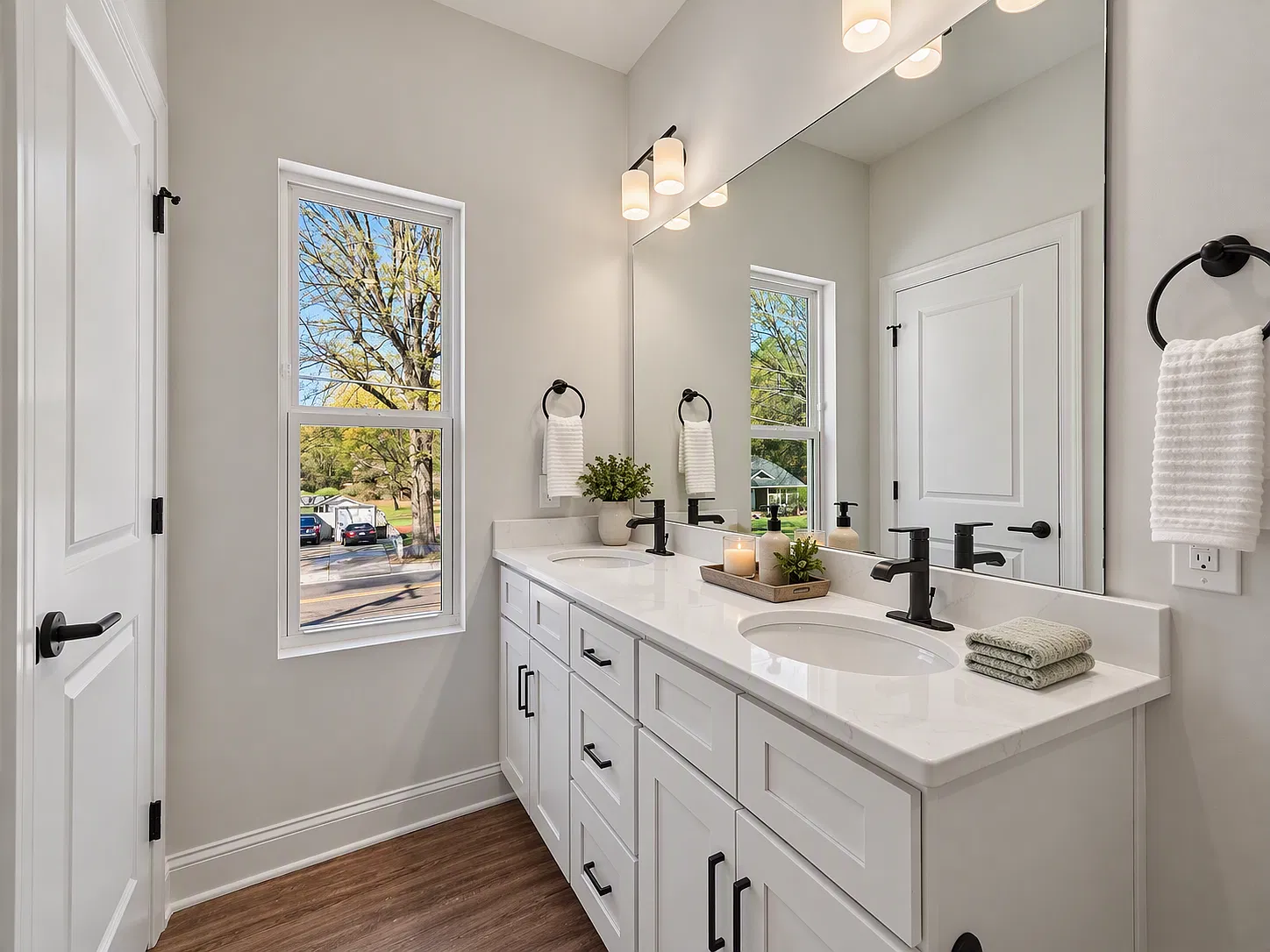 4 bed, 1970 sqft, $2,699 — Photo 4