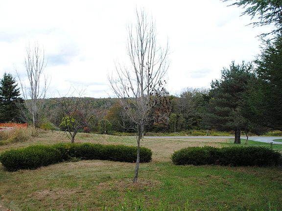 3rd image of 740 Hemlock Rd