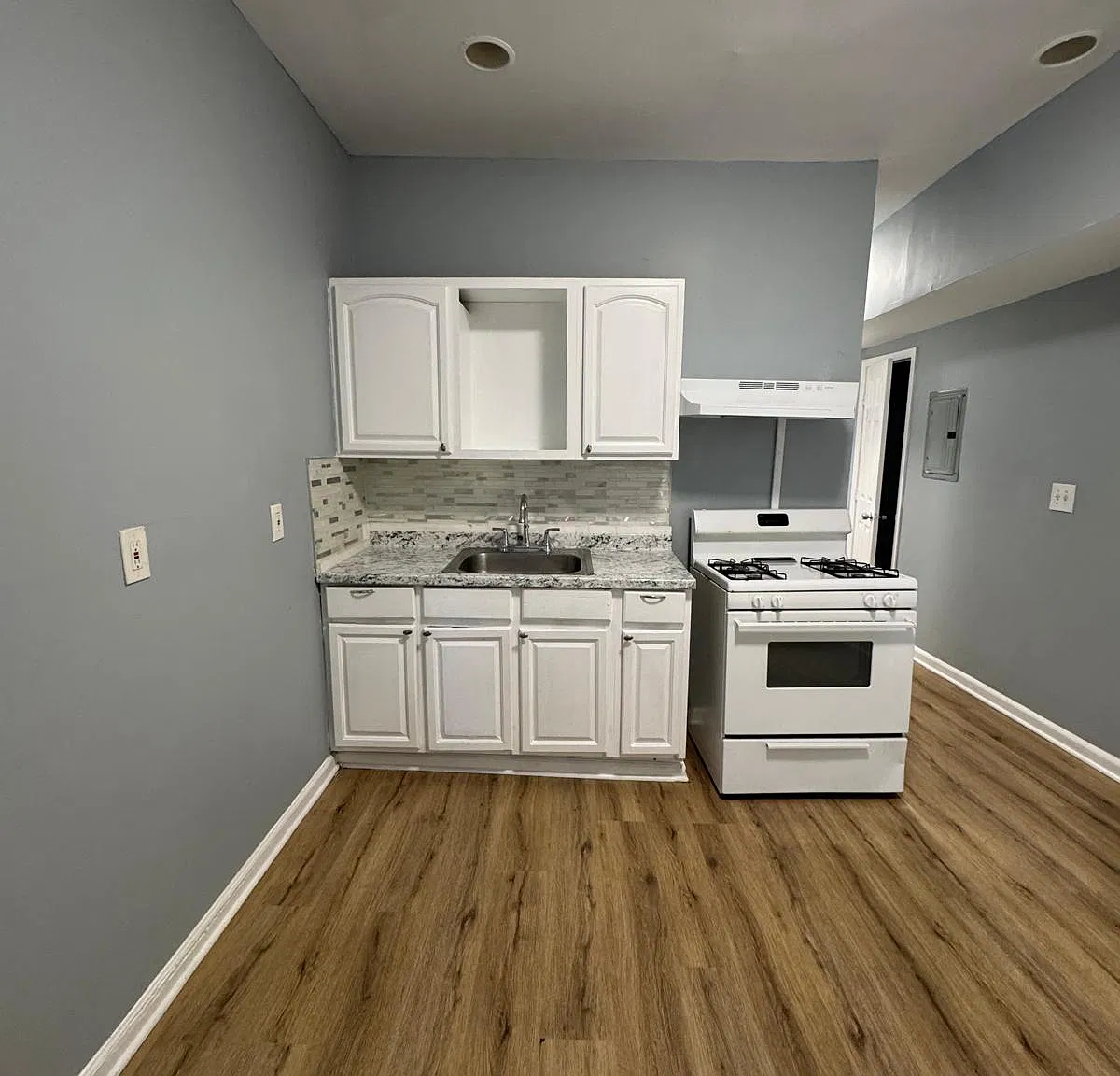 3 bed, $2,100 — Photo 1