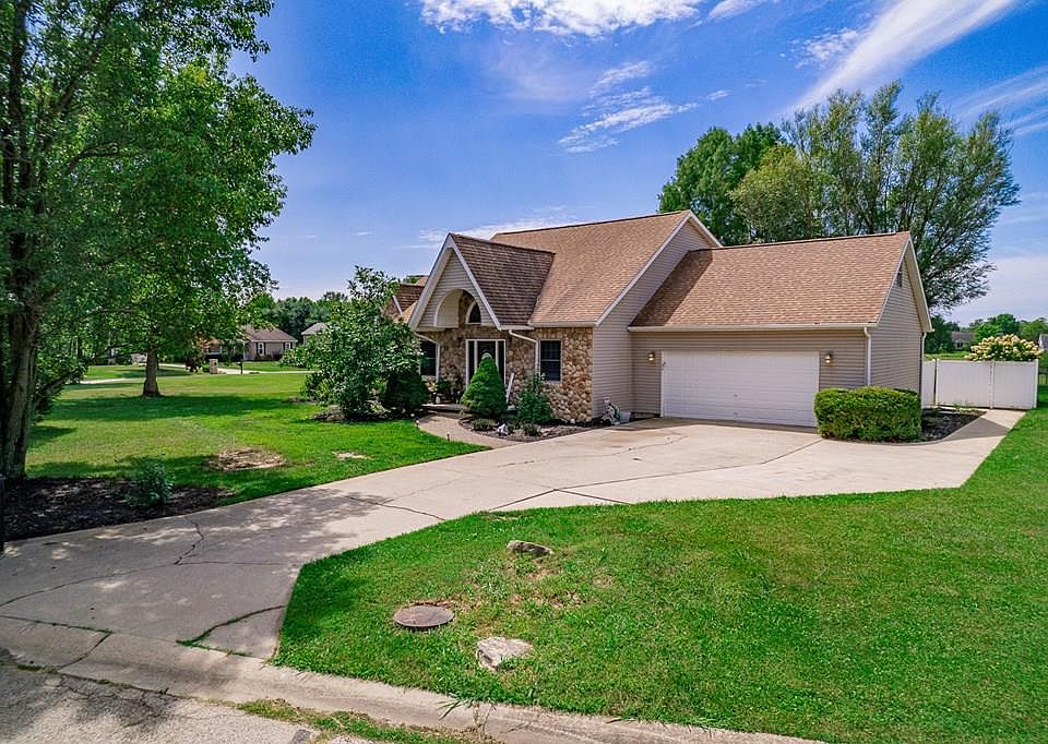 1st image of 677 Golfview Dr