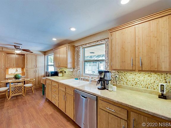 3rd image of 806 Oakview Dr