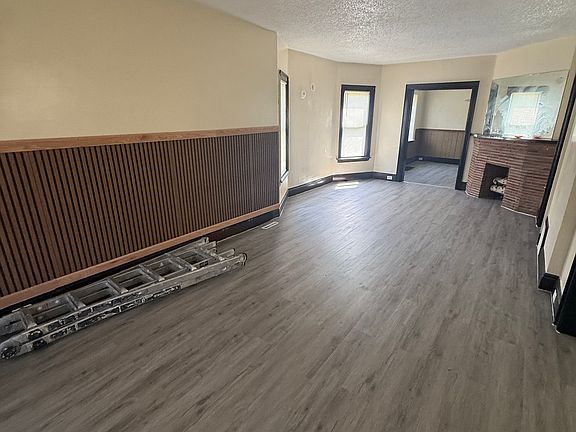 3rd image of 87 Arnold St #1