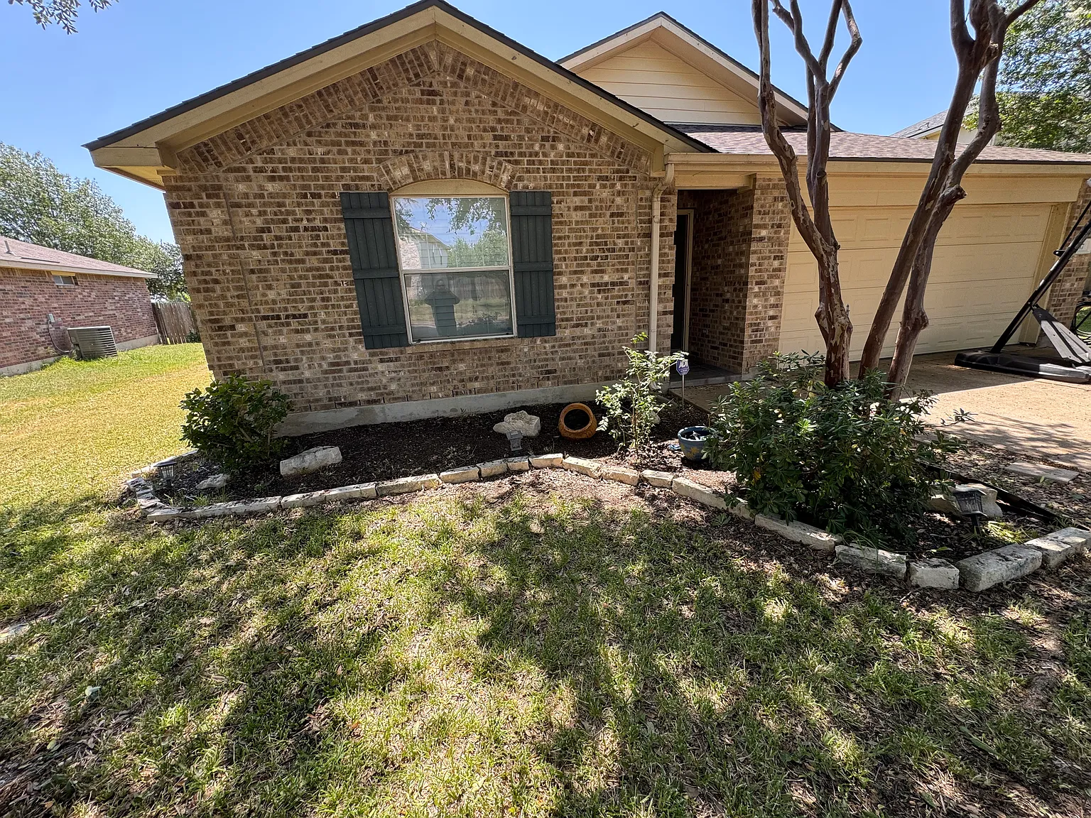 3 bed, 1468 sqft, $1,900 — Photo 1