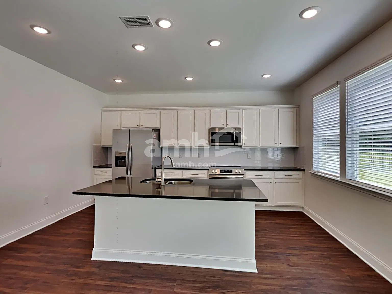3 bed, 2.5 bath, 1895 sqft, $2,210 — Photo 4