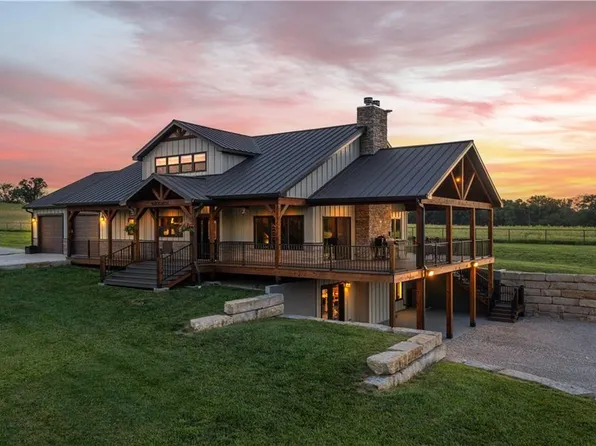 25862 Evans Rd, Tonganoxie, KS 66086