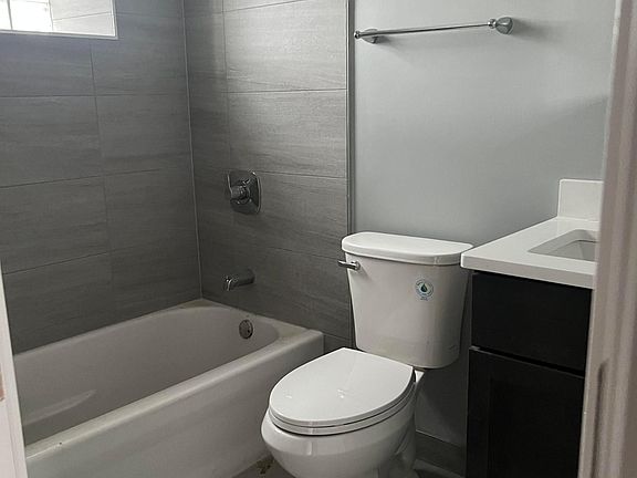 5th image of 6307 S Maplewood Ave #2