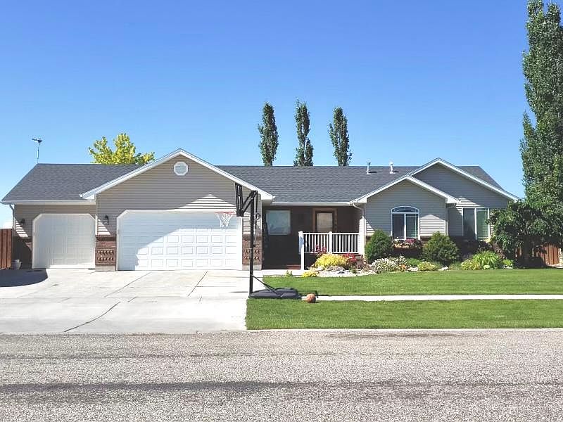 1st image of 3785 Magenta Dr