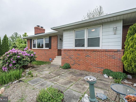 4th image of 22700 Ward Ave