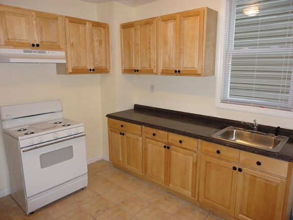 2nd image of 174 S 11th St #2