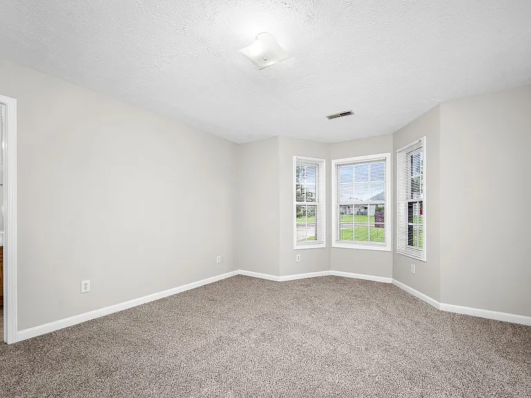 9002 Macbeth Dr — Photo 7