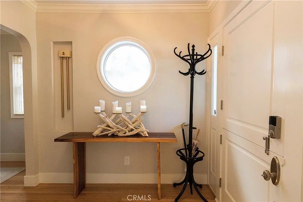 1 bed, 2140 sqft, $12,200 — Photo 4