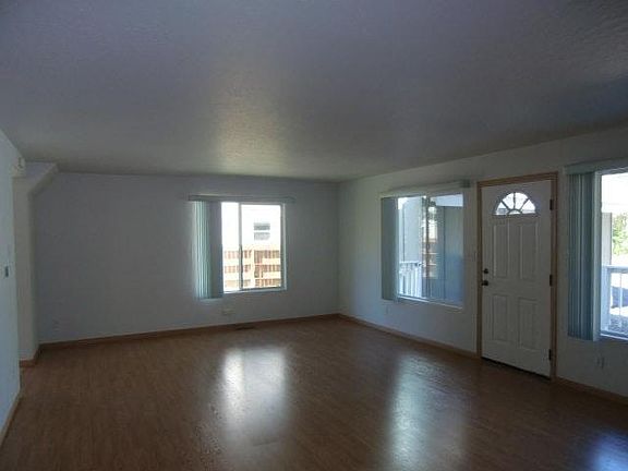 3rd image of 846 Patricia Ln