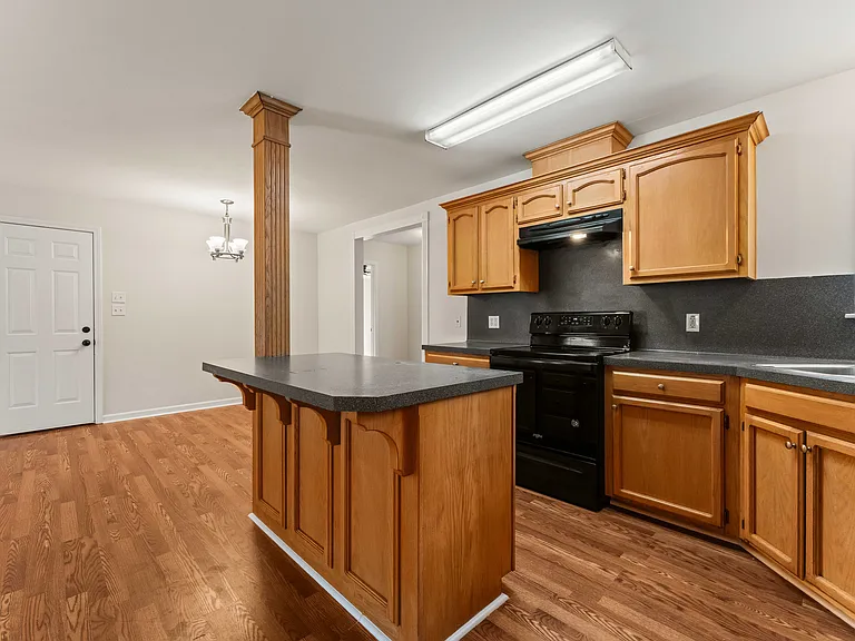 30700 Country Club Ln — Photo 13
