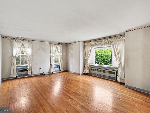 3rd image of 13 Pleasant View Dr