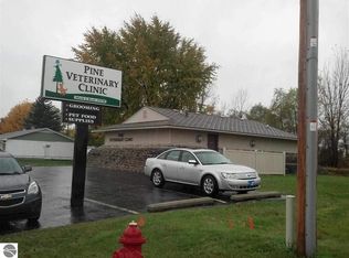 811 N Pine Rd, Essexville, MI