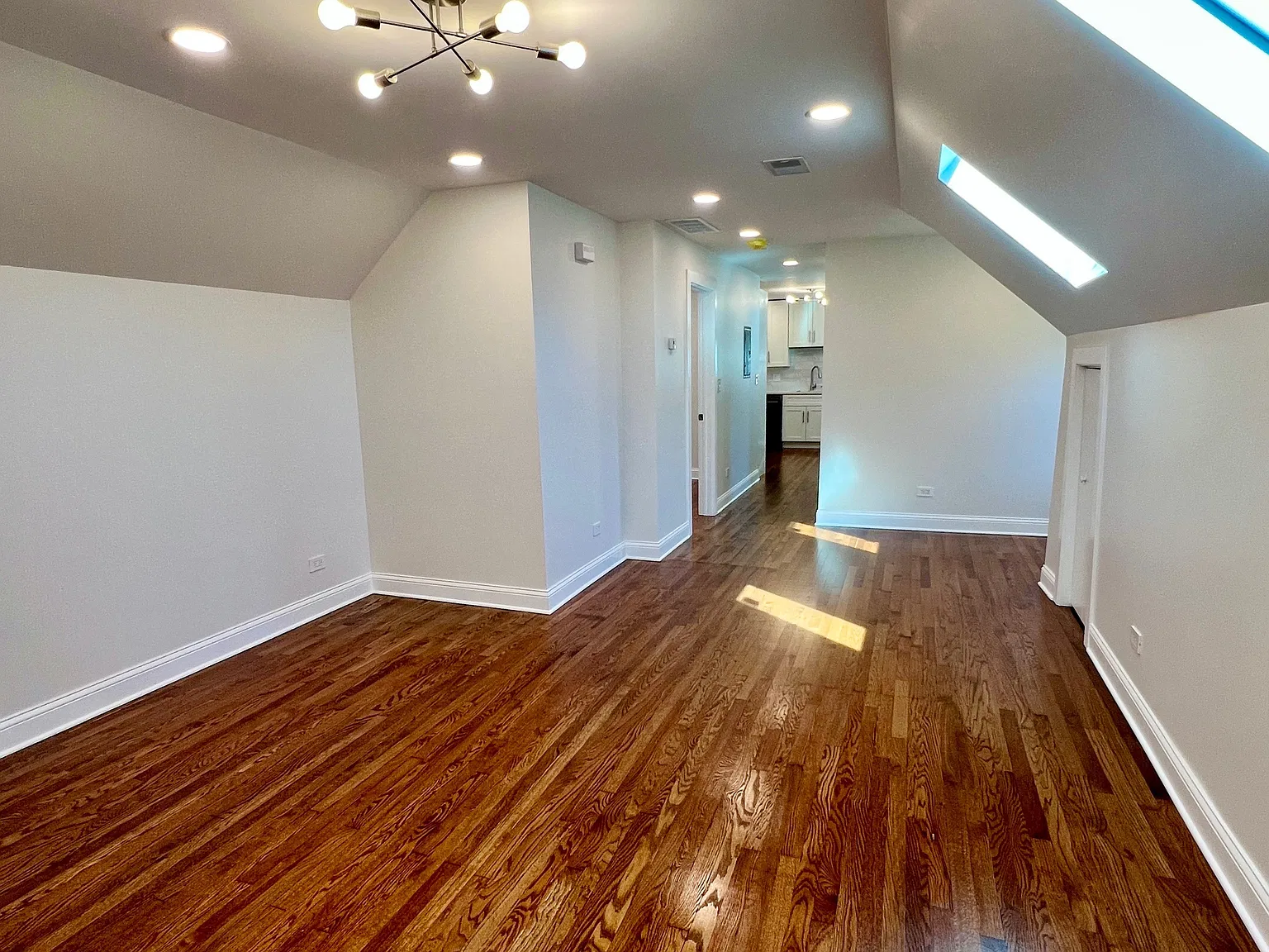 2 bed, 1000 sqft, $2,250 — Photo 2
