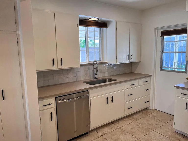 161 W Pierson St — Photo 21