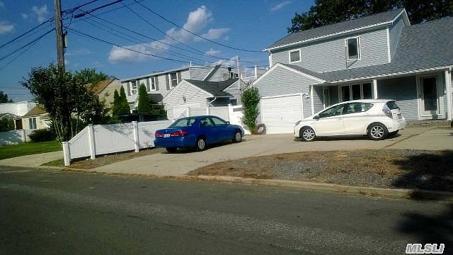 1st image of 19 Deer Lake Dr