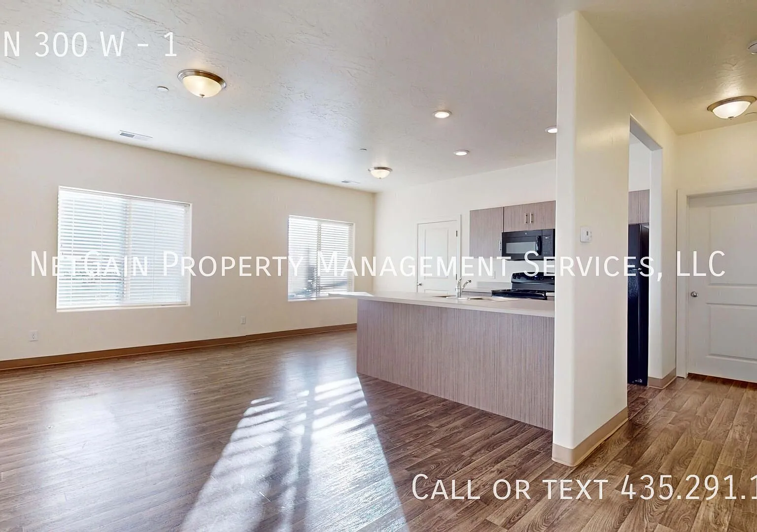 2 Bedroom Apartment Near Downtown — Photo 3