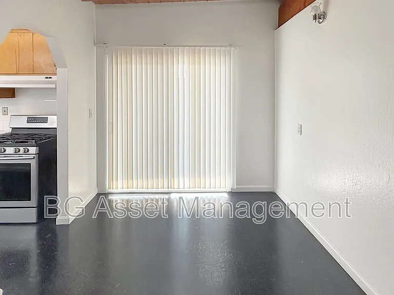 1526 Visalia Ave — Photo 6