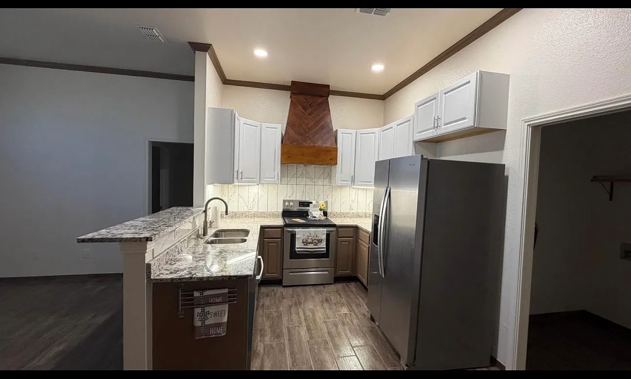 225 Rentz Place Cir — Photo 2