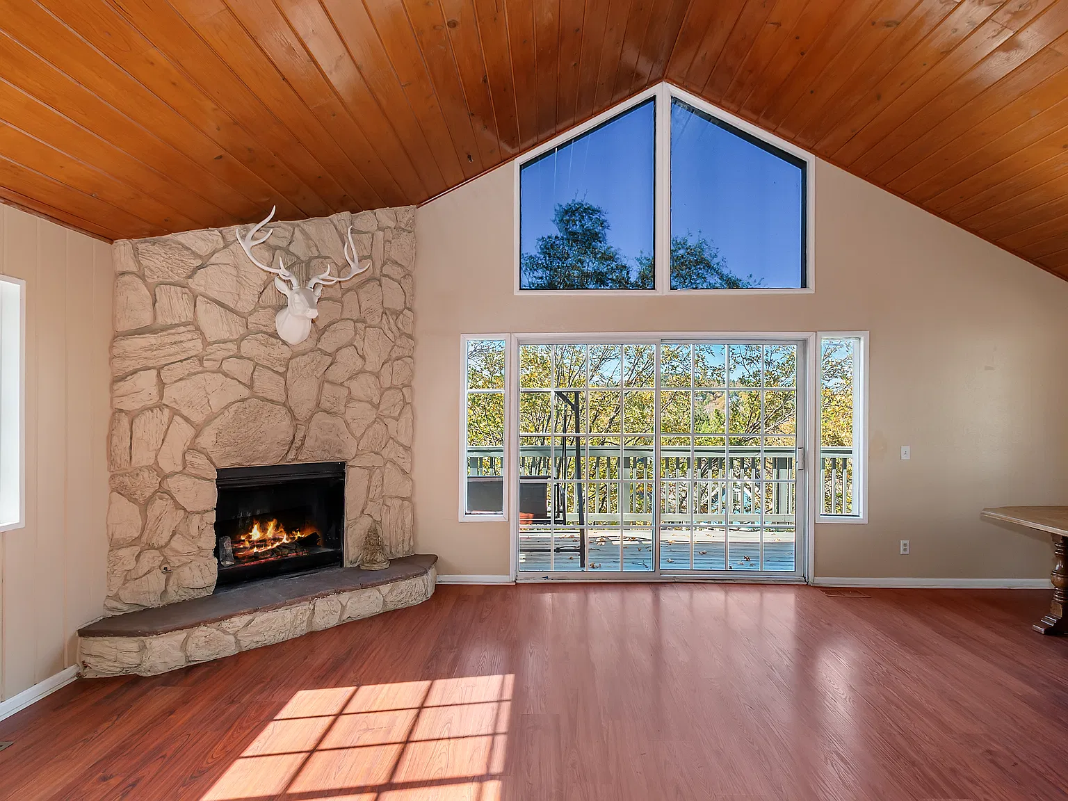 3 bed, 1344 sqft, $2,295 — Photo 3