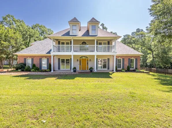 70 Woodmont Dr, Eads, TN 38028