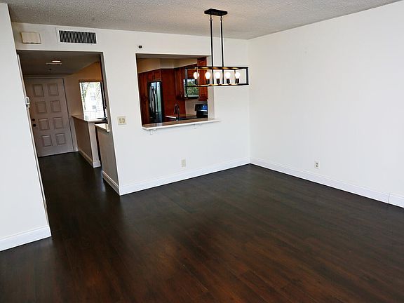 5th image of 7290 Kinghurst Drive #407