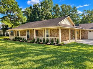 407 Branding Iron Cir, Angleton, TX 77515