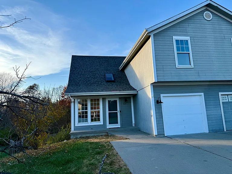 1821 Kingbird Ln — Photo 2