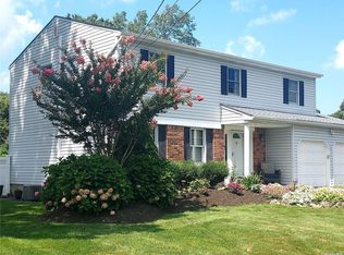 62 Woodview Ln, Centereach, NY 11720