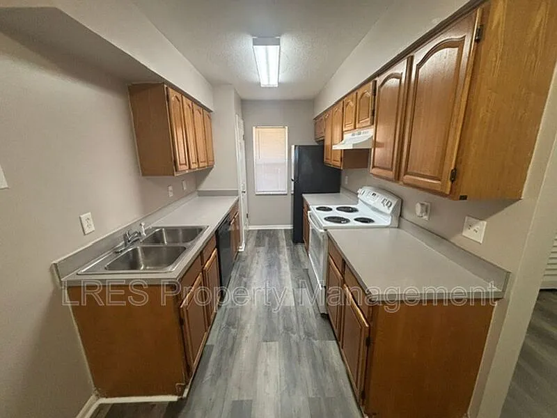 3 bed, 2.0 bath, 1296 sqft, $1,575 — Photo 4