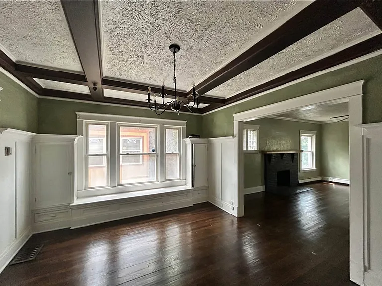 9102 Parkgate Ave — Photo 2