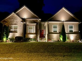 103 Crossroads Blvd, Oak Ridge, TN 37830