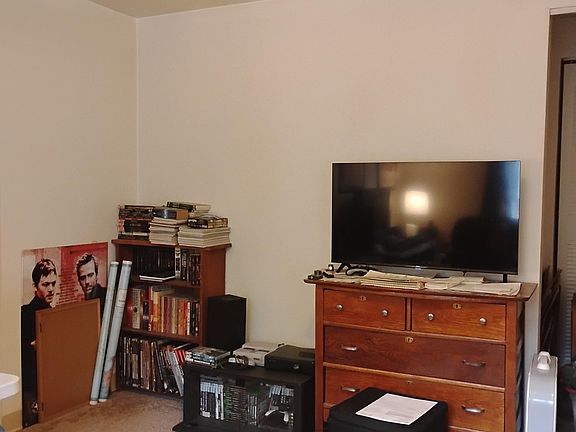 4th image of 309 Edgewood Ave APT B