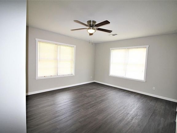 3rd image of 318 Frankie St