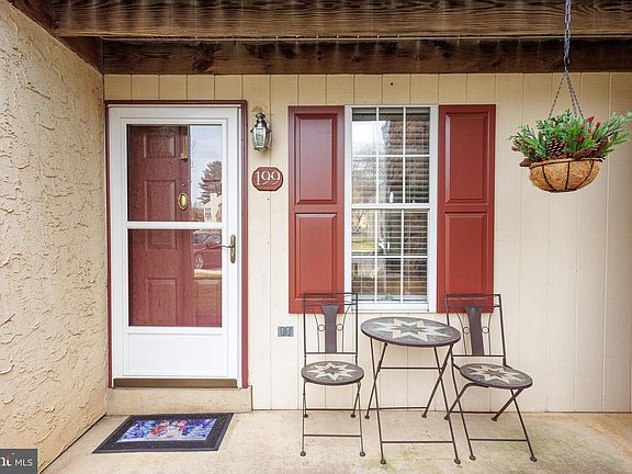 2nd image of 199 Oak Knoll Cir