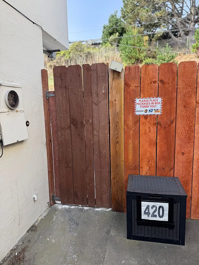 Bright, Newly Updated 2br/1ba Adu With Backyard 418 Higate Dr., Daly City — Photo 2