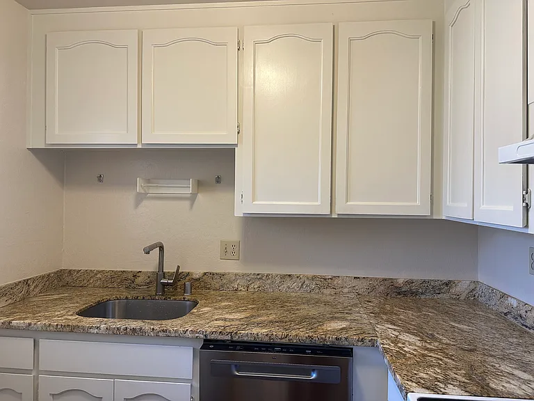 701 Highland Ave #2 — Photo 8