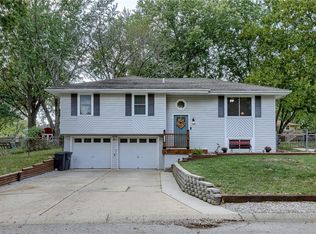 1706 SE High Dr, Oak Grove, MO 64075